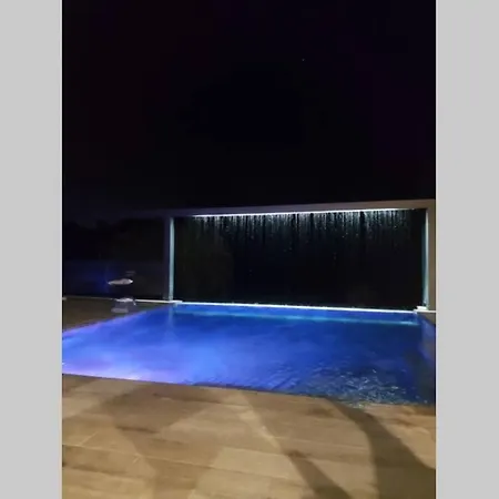Un Petit Coin De Bali Avec Spa Et Piscine Prives Carpentras Exterior photo