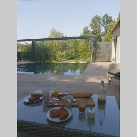 Un Petit Coin De Bali Avec Spa Et Piscine Prives Carpentras Exterior photo
